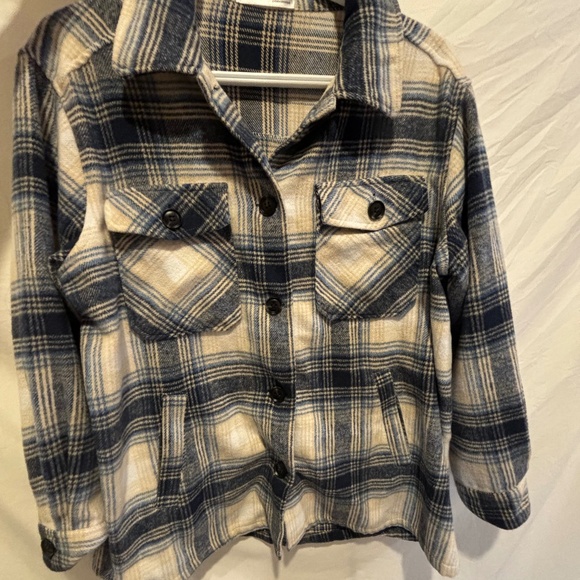 Flannel Shacket -Little Mountain - Picture 3 of 4